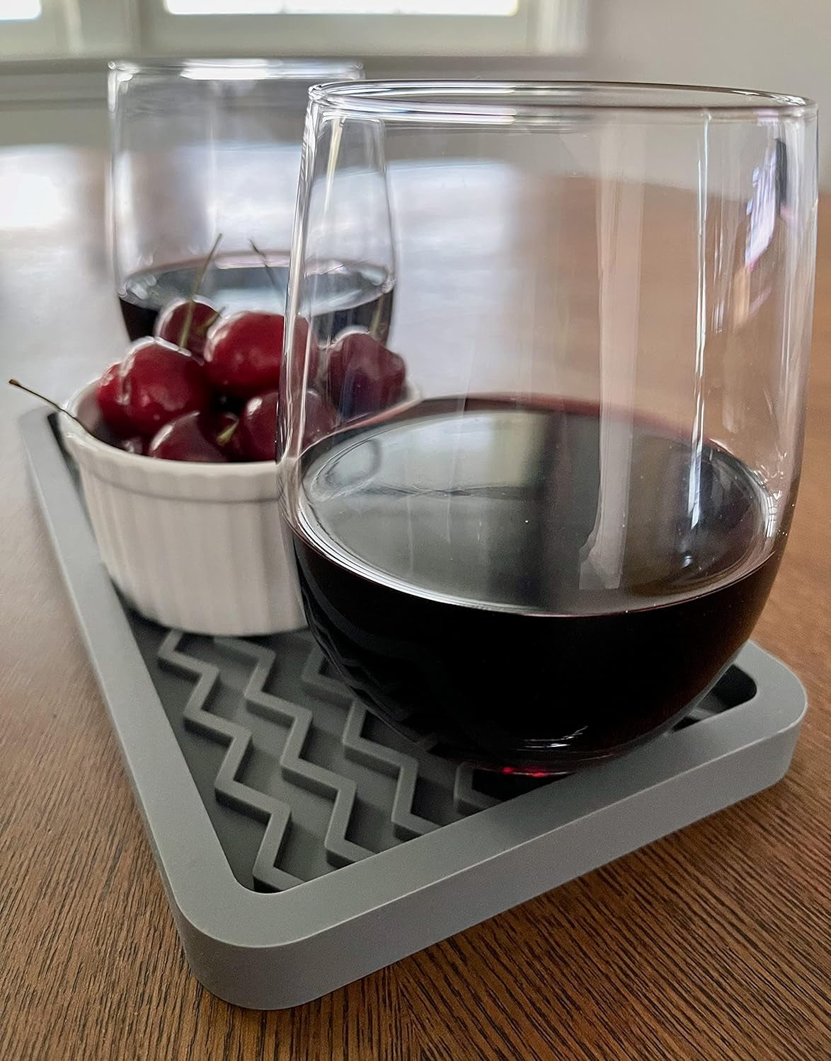 Happitasa Silicone Kitchen Sink Organizer Tray, Sponge Holder and Countertop Protector | Bathroom and Kitchen Soap Dish and Dispenser Tray (Grey, 10" X 5.25", 10.3 Ounces, Zigzag)